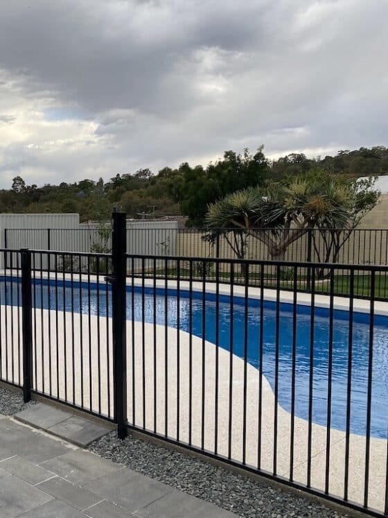 Excellent customer service DIY tubular pool fencing