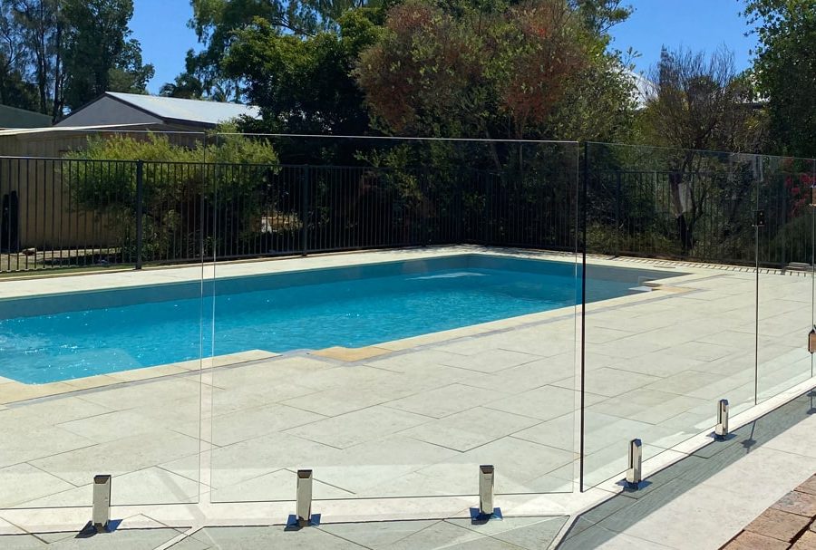 Combination of glass and aluminium pool fencing
